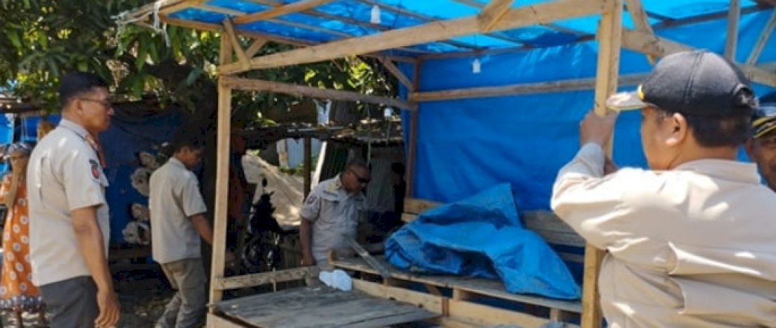 Tegakkan Aturan, Satpol PP Maros Tertibkan Lapak Liar di Sepanjang Pasar Tramo