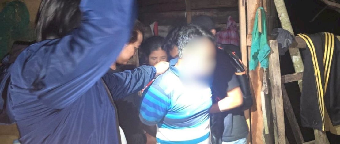 Polisi mengamankan pria berinisial SA (46) usai diduga tega melakukan pelecehan seksual terhadap cucu perempuannya sendiri yang masih berusia 7 tahun. Polisi mengamankan pria berinisial SA (46) usai diduga tega melakukan pelecehan seksual terhadap cucu perempuannya sendiri yang masih berusia 7 tahun.