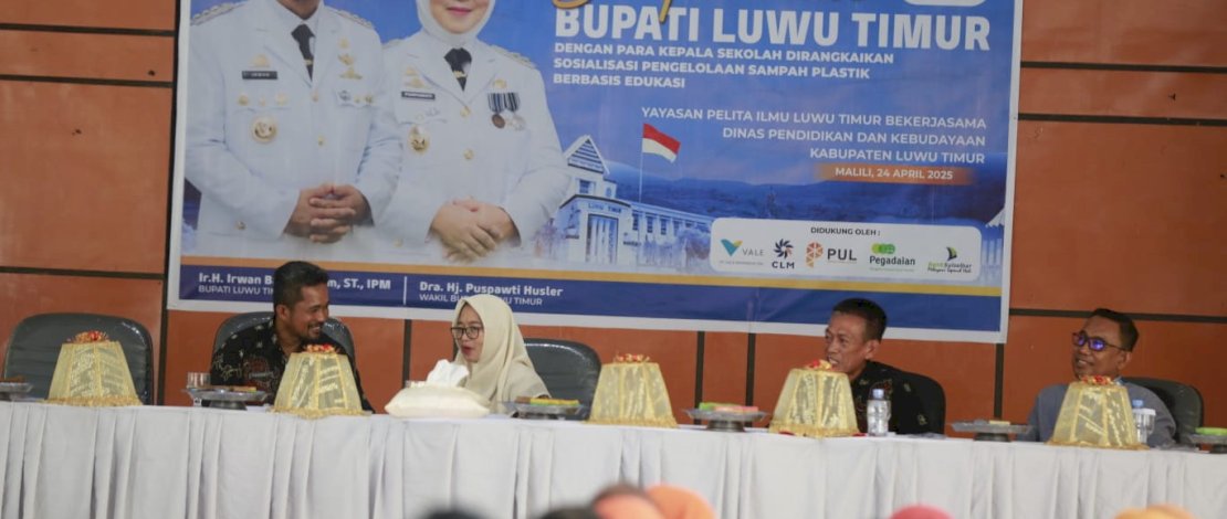 Wakil Bupati Luwu Timur, Puspawati Husler, membuka kegiatan sosialisasi pengelolaan sampah plastik bertajuk LUTIM SIDARLING (Luwu Timur Sadar Lingkungan) yang digelar di Aula Dinas Pendidikan dan Kebudayaan Luwu Timur, Kamis, 24 April 2025.