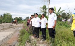 Bendungan Jebol di Desa Kalatiri, Bupati Irwan Bachri Syam Minta Kontraktor Tanggung Jawab