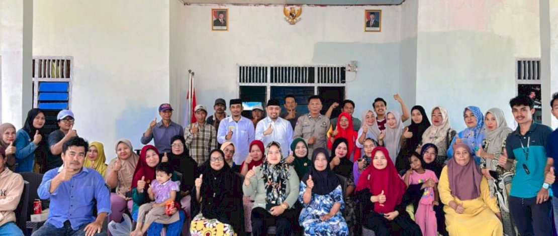 Komisaris PT Bintang Emas Nusantara, H Hardiman J Saing Rewa SE MM bekerjasama dengan BNI Life, menggelar sosialisasi pengelolaan keuangan keluarga, di Desa Baraya, Kecamatan Bontoramba, Kabupaten Jeneponto, Jumat, 25 April 2025. 