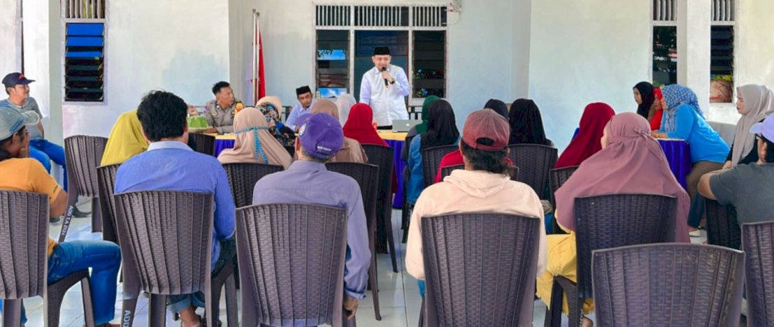 Komisaris PT Bintang Emas Nusantara, H Hardiman J Saing Rewa SE MM bekerjasama dengan BNI Life, menggelar sosialisasi pengelolaan keuangan keluarga, di Desa Baraya, Kecamatan Bontoramba, Kabupaten Jeneponto, Jumat, 25 April 2025. 