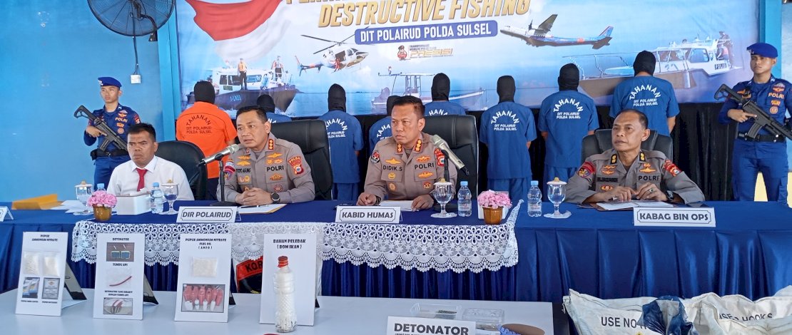 Ditpolairud Polda Sulsel mengungkap sejumlah kasus destructive fishing di berbagai wilayah perairan Sulsel. 
