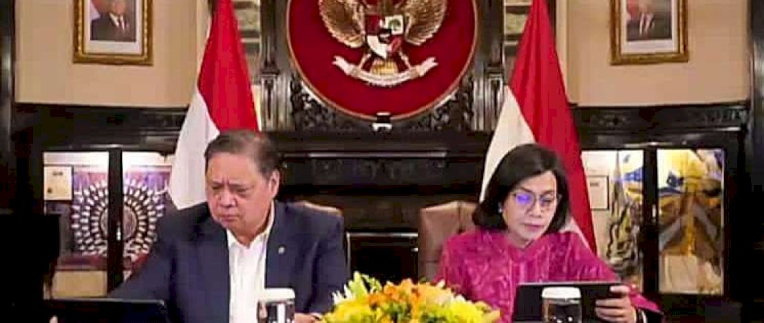 Menko Airlangga Hartarto dan Menteri Keuangan Sri Mulyani dalam keterangan pers dari Washington DC, Jumat, 25 April 2025. Menko Airlangga Hartarto dan Menteri Keuangan Sri Mulyani dalam keterangan pers dari Washington DC, Jumat, 25 April 2025.