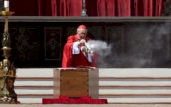 Paus Baru Belum Terpilih, Pemilihan Dilanjutkan Hari Ini