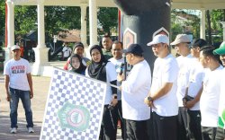 Bupati Takalar Daeng Manye Lepas Peserta Gerak Jalan Santai Peringatan Hardiknas