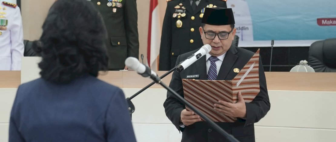 Wali Kota Makassar, resmi melantik dan mengambil sumpah janji Penjabat (Pj) Sekretaris Daerah (Sekda) Kota Makassar, Nielma Palamba, Senin (28/4/2025), di Kantor Balai Kota Makassar.