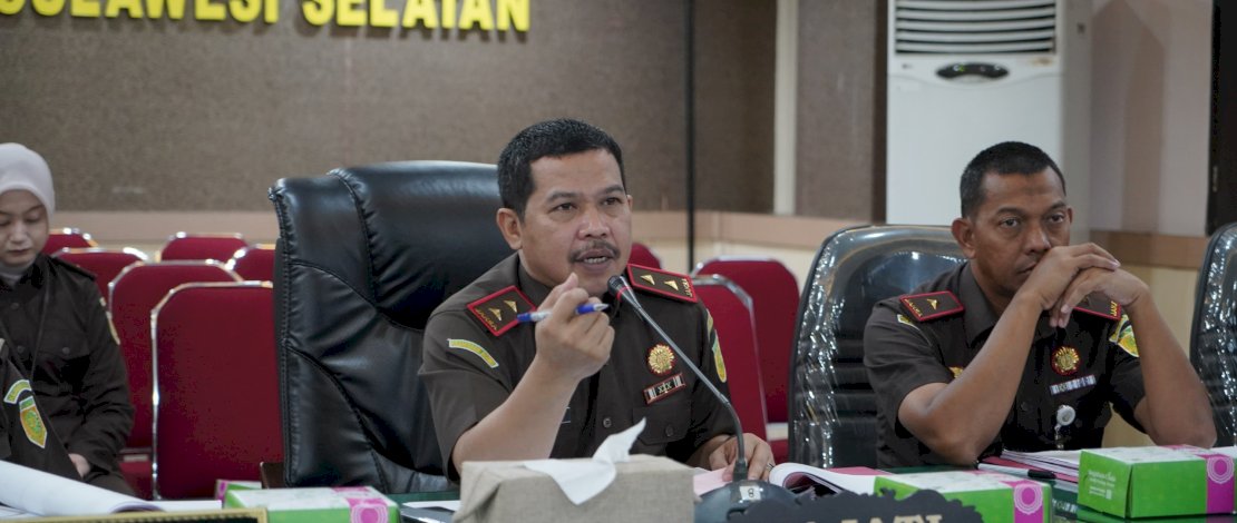 Kajati Sulsel Agus Salim saat konferensi pers terkait RJ bagi pelaku pencurian merica di Kabupaten Luwu Timur. Kajati Sulsel Agus Salim saat konferensi pers terkait RJ bagi pelaku pencurian merica di Kabupaten Luwu Timur.