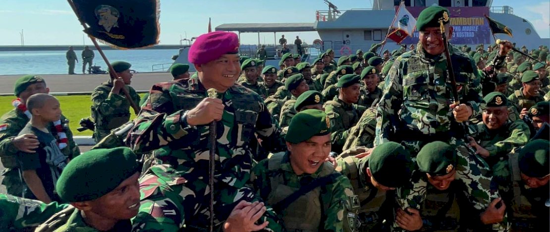 Danlantamal VI Sambut Kepulangan Satgas Pamtas RI-PNG Yonif 432/WSJ di Dermaga Lantamal VI Makassar Danlantamal VI Sambut Kepulangan Satgas Pamtas RI-PNG Yonif 432/WSJ di Dermaga Lantamal VI Makassar