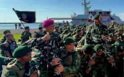 Danlantamal VI Sambut Kepulangan Satgas Pamtas RI-PNG Yonif 432/WSJ di Dermaga Lantamal VI Makassar