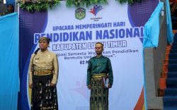 Bupati Irwan Bachri Syam Umumkan Program Seragam Sekolah Gratis dan Kenaikan Beasiswa di Upacara Peringatan Hardiknas 