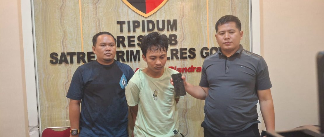 MN diamankan jajaran unit Resmob Satreskrim Polres Gowa setelah kepergok merekam tetangganya yang sedang berganti pakaian, saat baru saja pulang kerja. 