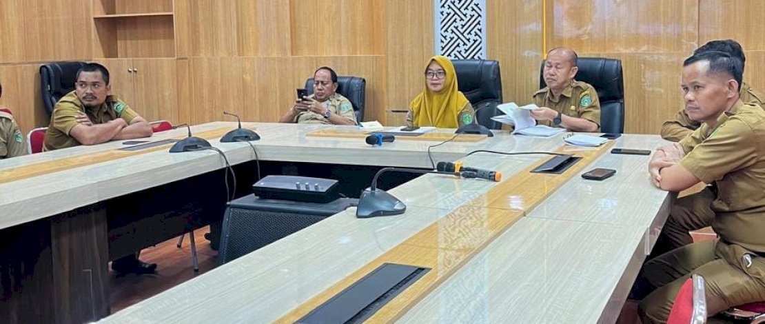 Wakil Bupati Luwu Timur, Puspawati Husler, mengikuti Zoom Meeting yang diselenggarakan oleh Kementerian Dalam Negeri sebagai tindak lanjut dari Nota Kesepahaman yang ditandatangani pada 4 Februari 2025, di Ruang Rapat Pimpinan Kantor Bupati, Selasa, 6 Mei 2025.