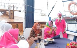 Komunitas Senam Bucin Gelar Sunset Sailing Rayakan Lima Tahun Kebersamaan