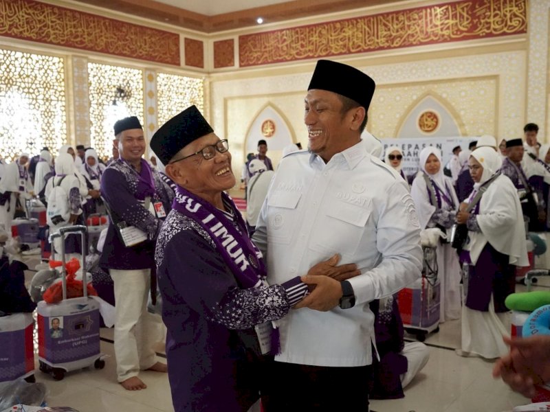 Lepas Jemaah Calon Haji, Bupati Luwu Timur Ingatkan Jaga Kesehatan dan Kekompakan