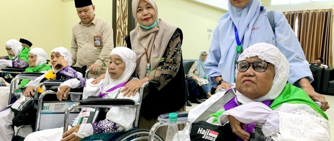 Jemaah Calon Haji asal Provinsi Sulawesi Barat yang tergabung dalam Kloter 10 Embarkasi Makassar diterbangkan ke Madinah dengan maskapai Garuda Indonesia GIA 1110 pada pukul 16.31 WITA, Rabu, 7 Mei 2025.