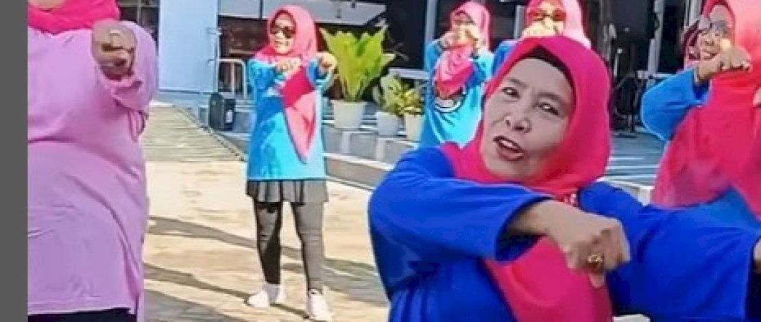 UPT KB Kecamatan Manggala Gelar Senam Lansia Sipakalebbi untuk Tingkatkan Kesehatan Fisik