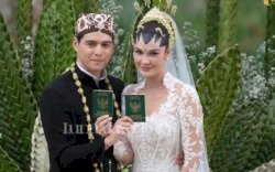 Luna Maya Tampil Memukau Pakai Kebaya Eddy Betty di Hari Pernikahannya 