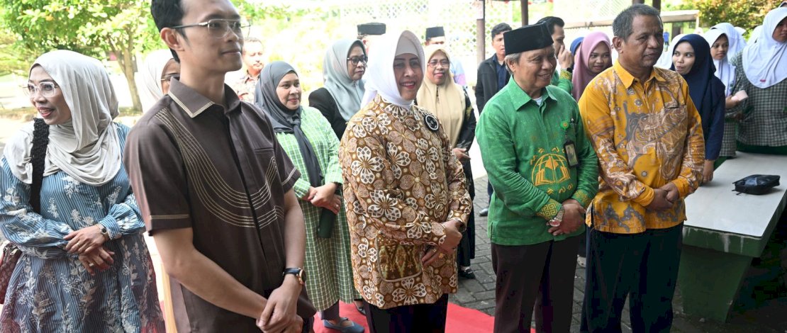 Indira Yusuf Ismail mengunjungi Madrasah Arifah di Kabupaten Gowa, Kamis, 8 Mei 2025.