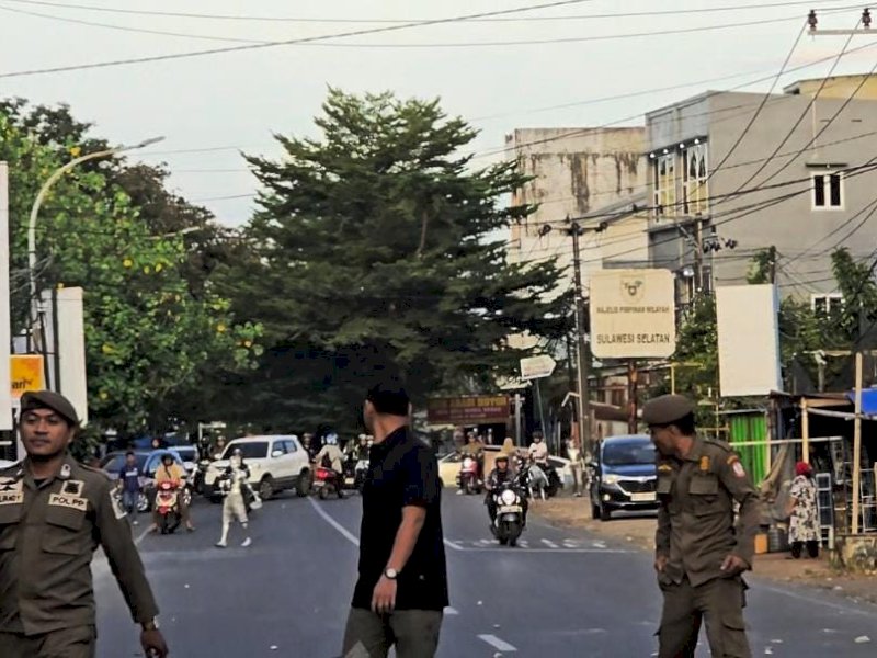 Manusia Silver Meresahkan, Satpol PP Makassar Lakukan Penertiban