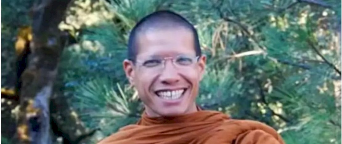 Ajahn Siripanyo: Putra Miliarder Malaysia yang Memilih Hidup Sederhana Sebagai Biksu