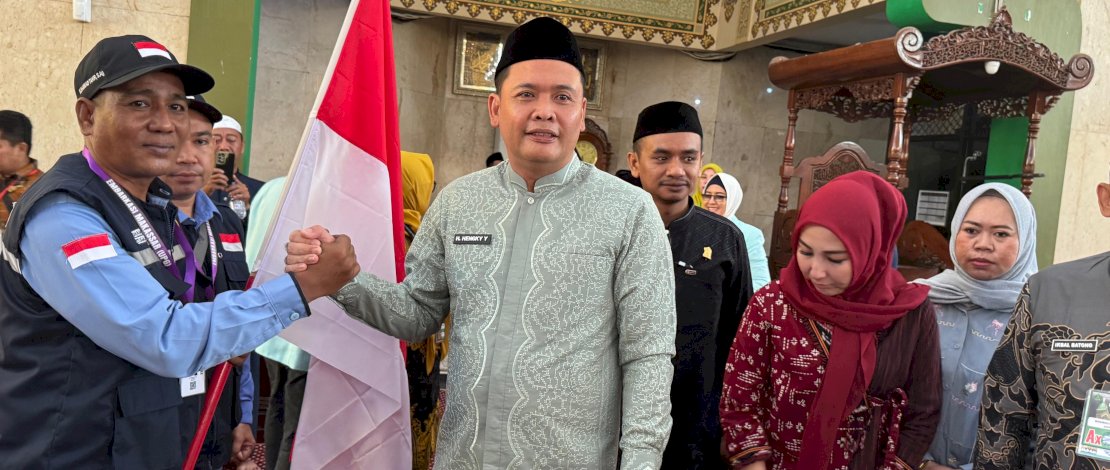 Wabup Hengky Yasin Lepas 259 Jemaah Calon Haji Takalar Wabup Hengky Yasin Lepas 259 Jemaah Calon Haji Takalar