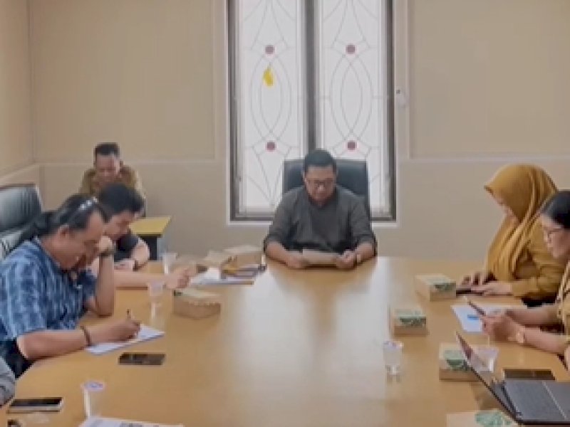 Komisi II DPRD Parepare Gelar Rapat Koordinasi, Bahas Isu Seragam Sekolah dan Layanan Kesehatan