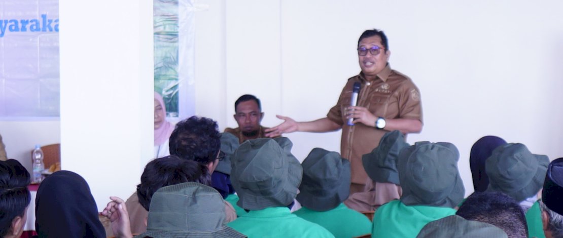 Bupati Takalar Mohammad Firdaus Daeng Manye saat menghadiri Pelatihan Pemberdayaan Masyarakat Program Desa Binaan BBPPKS Makassar Tahun 2025, di Desa Boddia Kecamatan Galesong, Kabupaten Takalar, Senin, 19 Mei 2025. 