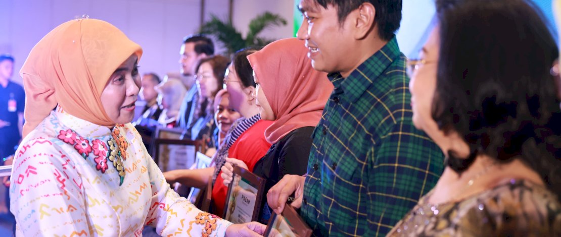 Wakil Wali Kota Makassar Serahkan Penghargaan kepada 14 Badan Usaha Pendukung Program JKN