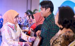 Wakil Wali Kota Makassar Serahkan Penghargaan kepada 14 Badan Usaha Pendukung Program JKN