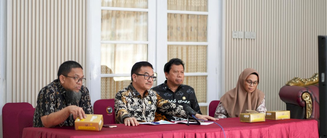 Sekretaris Daerah Provinsi Sulsel, Jufri Rahman, mengikuti rapat pemantapan pelaksanaan Program MBG secara virtual di Rumah Jabatan Sekda Sulsel, Kamis, 22 Mei 2025, yang merupakan lanjutan rapat sehari sebelumnya.