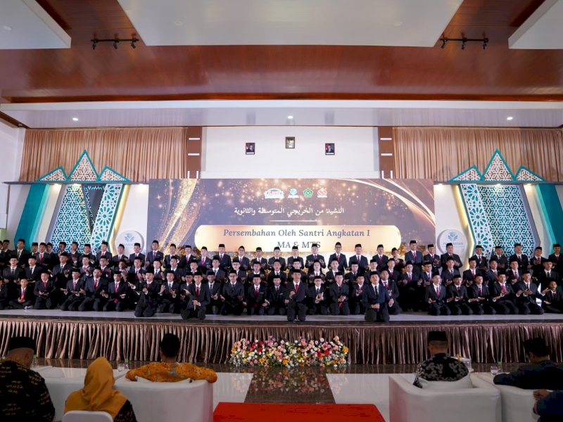 Perdana! Pesantren Modern Al-Fityan Gowa Tamatkan 110 Santri