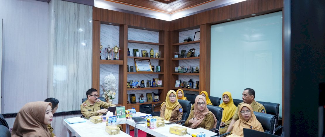 Sekda Sulsel Jufri Rahman mengikuti Sosialisasi Percepatan Pemenuhan SDM Kesehatan Layanan KJSU - KIA yang digelar oleh Kementerian Kesehatan Republik Indonesia secara virtual, Senin, 26 Mei 2025.
