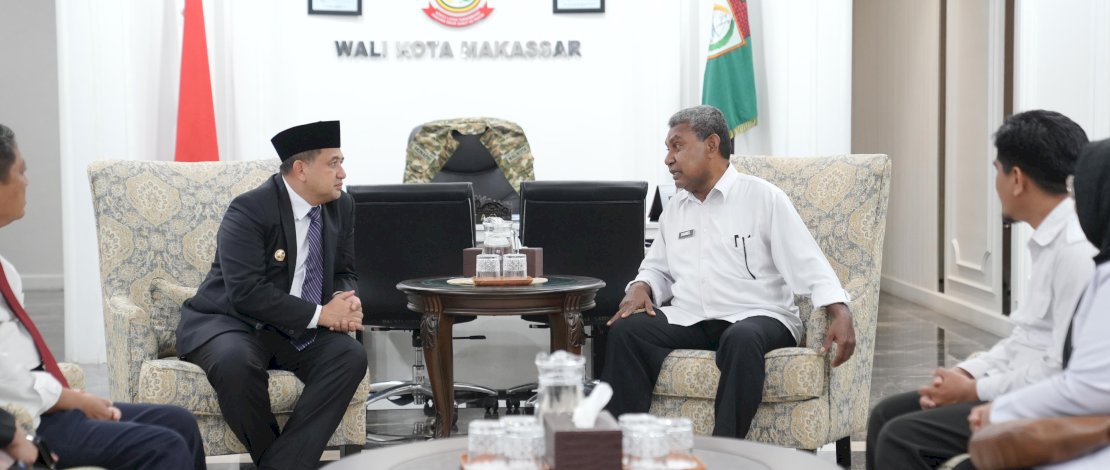 Wali Kota Makassar Munafri Arifuddin menerima kunjungan Kepala Kantor Wilayah Kementerian Hak Asasi Manusia Sulsel, Daniel Rumsowek, di Balai Kota Makassar, Selasa, 27 Mei 2025. Wali Kota Makassar Munafri Arifuddin menerima kunjungan Kepala Kantor Wilayah Kementerian Hak Asasi Manusia Sulsel, Daniel Rumsowek, di Balai Kota Makassar, Selasa, 27 Mei 2025.
