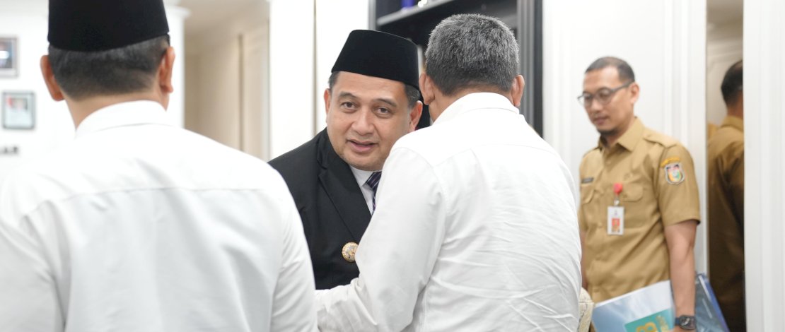 Pengurus Yayasan Islamic Center Masjid Al Markas Al Islami Makassar bertemu dengan Wali Kota Makassar Munafri Arifuddin.