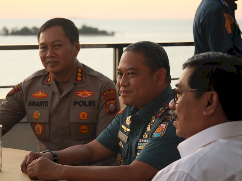 Nikmati Indahnya Laut Kota Makassar, Danlantamal VI Hadiri Coffee Sunset Pelindo Regional 4