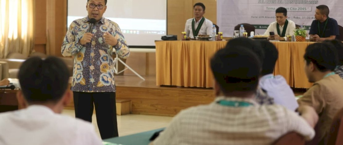 Moh Ramdhan "Danny" Pomanto, memberikan materi kepemimpinan kepada peserta Advance Training Badan Koordinasi Himpunan Mahasiswa Islam (HMI) Sulsel yang digelar di Alauddin Hotel and Convention, Kamis, 29 Mei 2025.
Moh Ramdhan "Danny" Pomanto, memberikan materi kepemimpinan kepada peserta Advance Training Badan Koordinasi Himpunan Mahasiswa Islam (HMI) Sulsel yang digelar di Alauddin Hotel and Convention, Kamis, 29 Mei 2025.