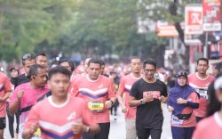 Meriah dan Antusias! Wali Kota Makassar Munafri Arifuddin Ikut Lari 10K di Makassar Half Marathon 2025
