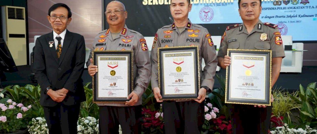 Sespimma resmi meraih penghargaan dari Museum Rekor-Dunia Indonesia (MURI) atas penyelenggaraan webinar dengan partisipasi sekolah kedinasan terbanyak di Indonesia.
Sespimma resmi meraih penghargaan dari Museum Rekor-Dunia Indonesia (MURI) atas penyelenggaraan webinar dengan partisipasi sekolah kedinasan terbanyak di Indonesia.