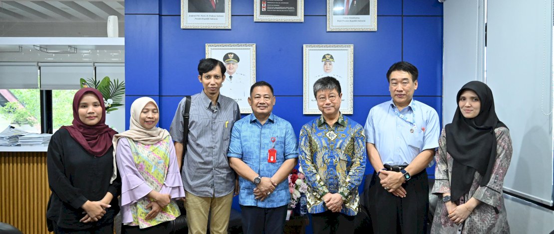 Direktur Utama Perumda Air Minum Kota Makassar, Hamzah Ahmad, menerima kunjungan dan audiensi kehormatan dari Kepala Konsuler Jepang di Makassar, Ohashi Koichi, Selasa, 10 Juni 2025, di Gedung PDAM Makassar. Direktur Utama Perumda Air Minum Kota Makassar, Hamzah Ahmad, menerima kunjungan dan audiensi kehormatan dari Kepala Konsuler Jepang di Makassar, Ohashi Koichi, Selasa, 10 Juni 2025, di Gedung PDAM Makassar.