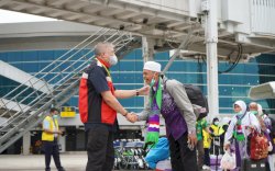 Disambut Bupati Irwan Hamid, Jemaah Haji Asal Kabupaten Pinrang Tiba di Debarkasi Makassar, Satu Orang Meninggal Dunia