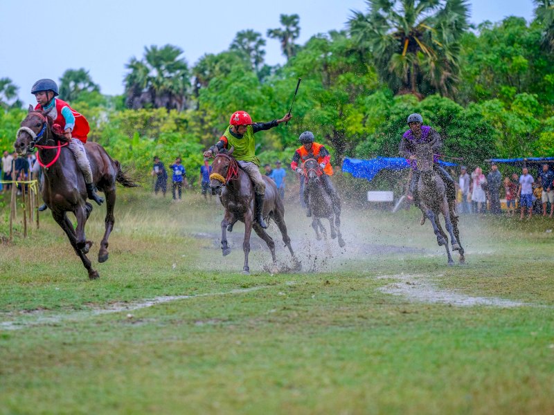 Meriahkan HUT ke-162, Jeneponto Gelar Pacuan Kuda Bupati Cup I Berhadiah Rp73,5 Juta