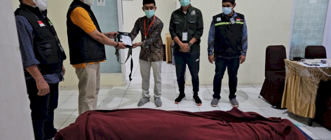 Jemaah haji atas nama&nbsp;Kanjama Supa&nbsp;(77 tahun), meninggal dunia di pesawat 35 menit sebelum mendarat&nbsp;di Bandara Internasional Sultan Hasanuddin Makassar.