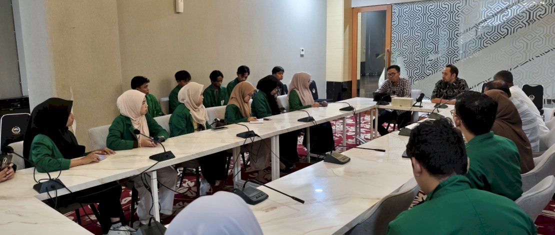 Mahasiswa Jurusan Komunikasi dan Penyiaran Islam, Fakultas Dakwah dan Komunikasi, Universitas Islam Negeri (UIN) Alauddin Makassar, melaksanakan kunjungan lapangan ke Kantor Gubernur Sulsel, Jumat, 20 Juni 2025. Mahasiswa Jurusan Komunikasi dan Penyiaran Islam, Fakultas Dakwah dan Komunikasi, Universitas Islam Negeri (UIN) Alauddin Makassar, melaksanakan kunjungan lapangan ke Kantor Gubernur Sulsel, Jumat, 20 Juni 2025.