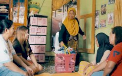 Dulu Jalan Kaki Jemput Laundry, Sekarang Punya Motor dan Karyawan Sendiri! Begini Perjalanan Ibu Rabasia Bersama PNM