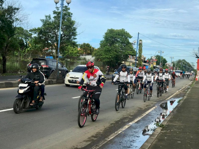 16 Personel Brimob Polda Sulsel Ramaikan Gobar SCC, Taklukkan Trek Makassar - Pangkep