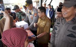 10 Rumah Rusak Diterjang Angin Kencang, Pemkab Pinrang Salurkan Bantuan