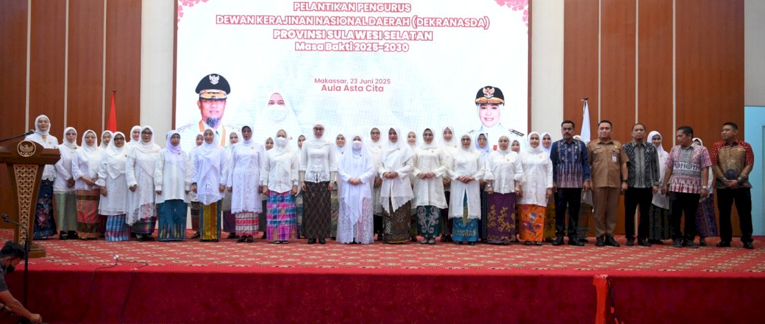 Dekranasda Provinsi Sulsel menggelar acara pelantikan pengurus baru masa bakti 2025–2030 di Aula Asta Cita, Rumah Jabatan Gubernur Sulsel, Jalan Sungai Tangka, Makassar, Senin, 23 Juni 2025.
