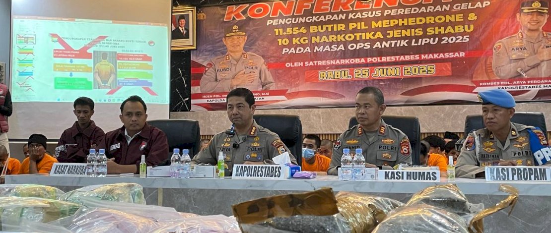 Kapolrestabes Makassar, Kombes Pol Arya Perdana, saat Konferensi Pers, Rabu, 25 Juni 2025.