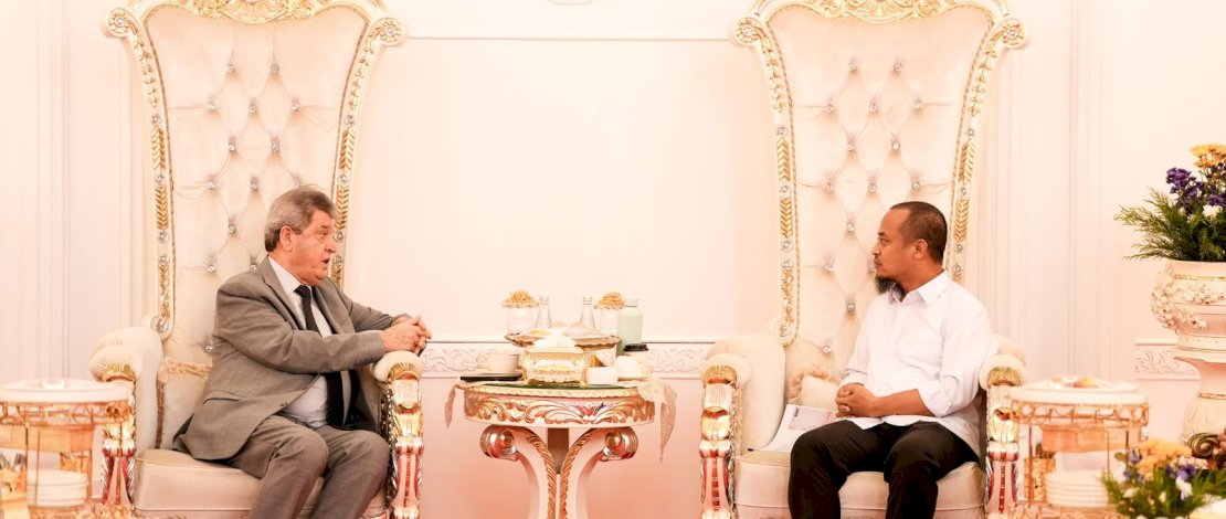 Gubernur Sulsel Andi Sudirman Sulaiman menerima kunjungan kehormatan Duta Besar Palestina untuk Indonesia, H.E. Dr. Zuhair S.M. Al-Shun, di Rumah Jabatan Gubernur Sulsel, Selasa, 24 Juni 2025.
Gubernur Sulsel Andi Sudirman Sulaiman menerima kunjungan kehormatan Duta Besar Palestina untuk Indonesia, H.E. Dr. Zuhair S.M. Al-Shun, di Rumah Jabatan Gubernur Sulsel, Selasa, 24 Juni 2025.